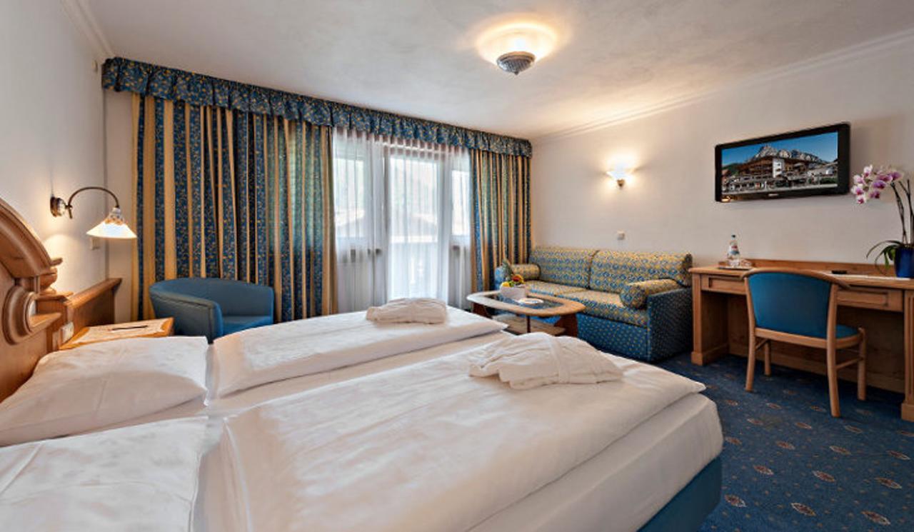 Hotel Marmolada Корвара ин Бадия Екстериор снимка
